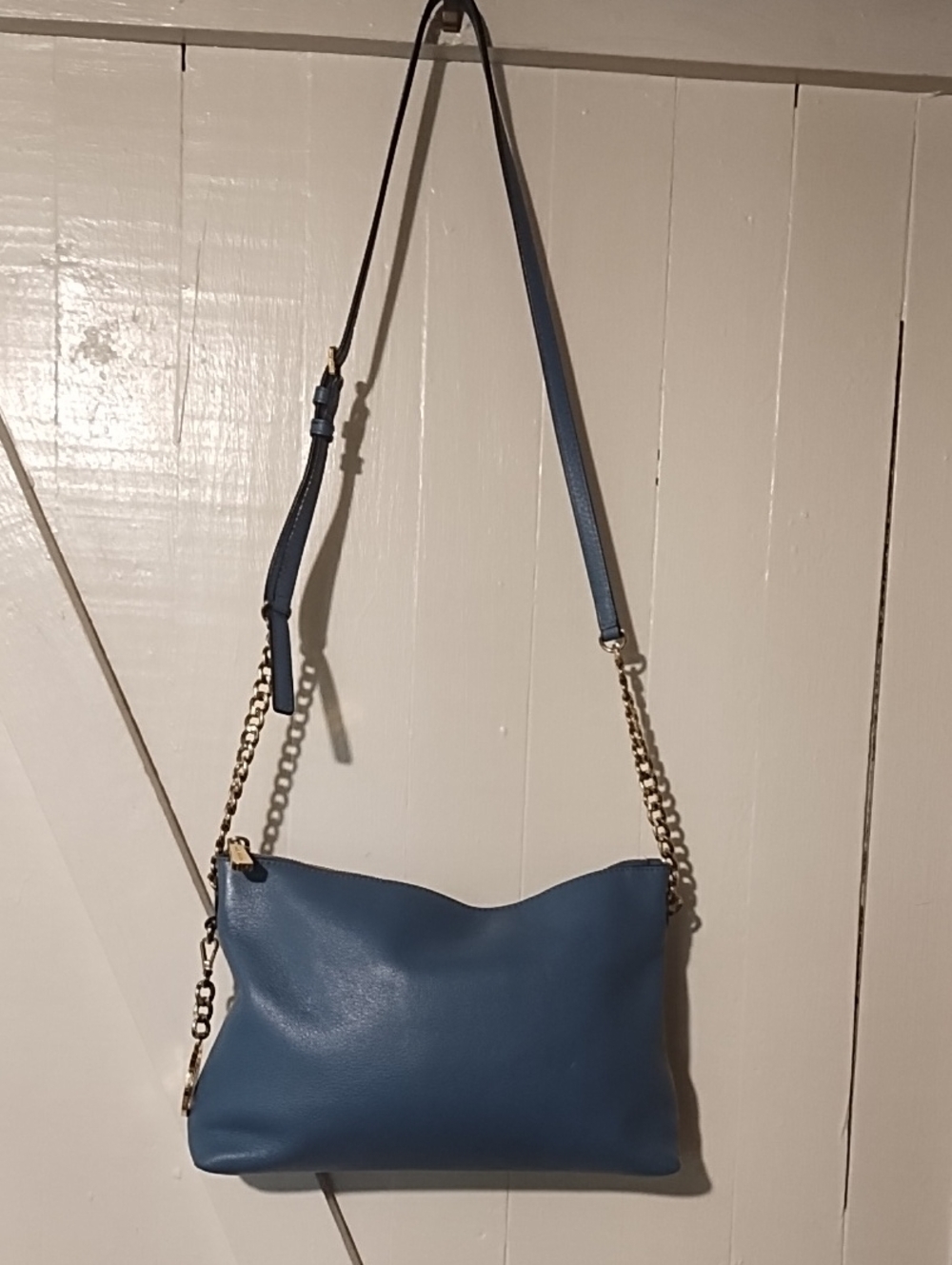 Michael Kors Like New Stylish Blue Leather Crossbody Bag with Gold Chain Strap.